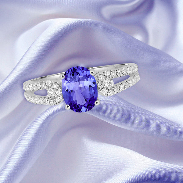 1.2ct Oval Tanzanite Ring with 0.3 cttw Diamond